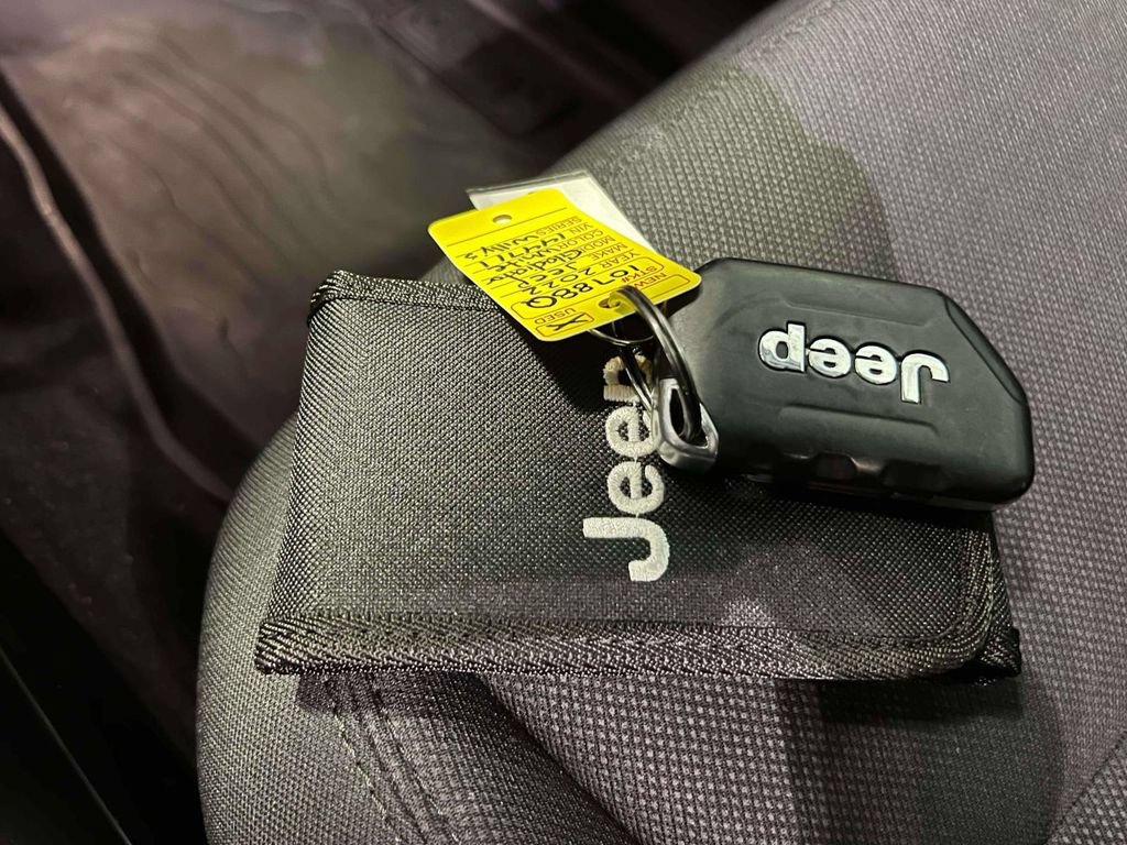 Used 2022 Jeep Gladiator Sport AWD/4WD image 32