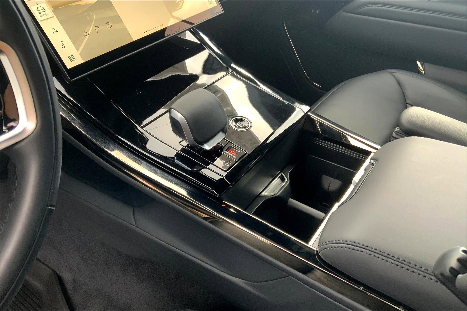 Used 2025 Land Rover Range Rover Sport image 16