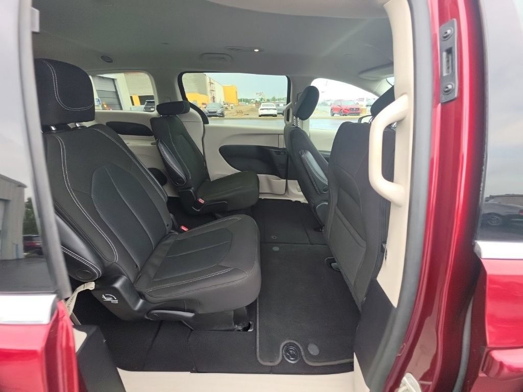 Used 2023 Chrysler Voyager LX FWD image 26