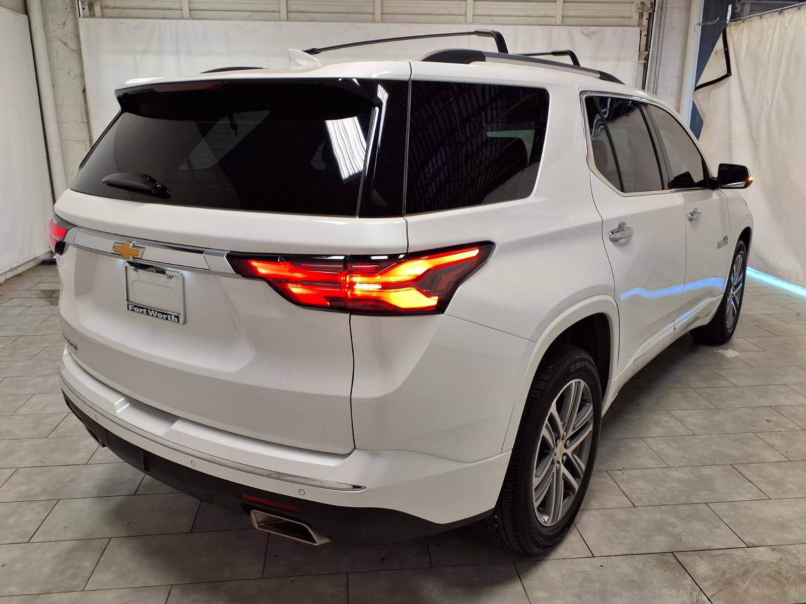 Used 2023 Chevrolet Traverse High Country FWD image 9