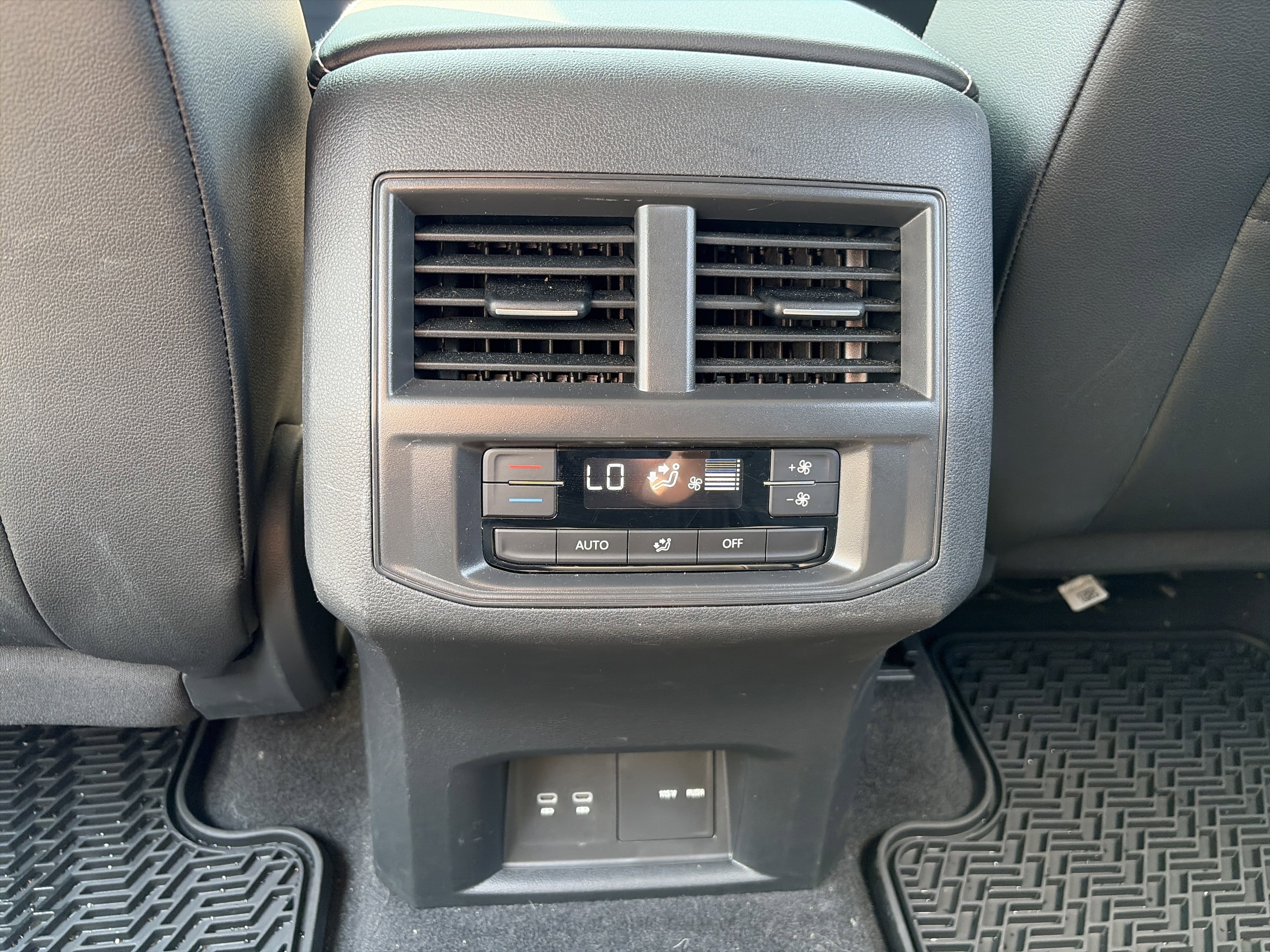 Used 2023 Volkswagen Atlas SE image 26