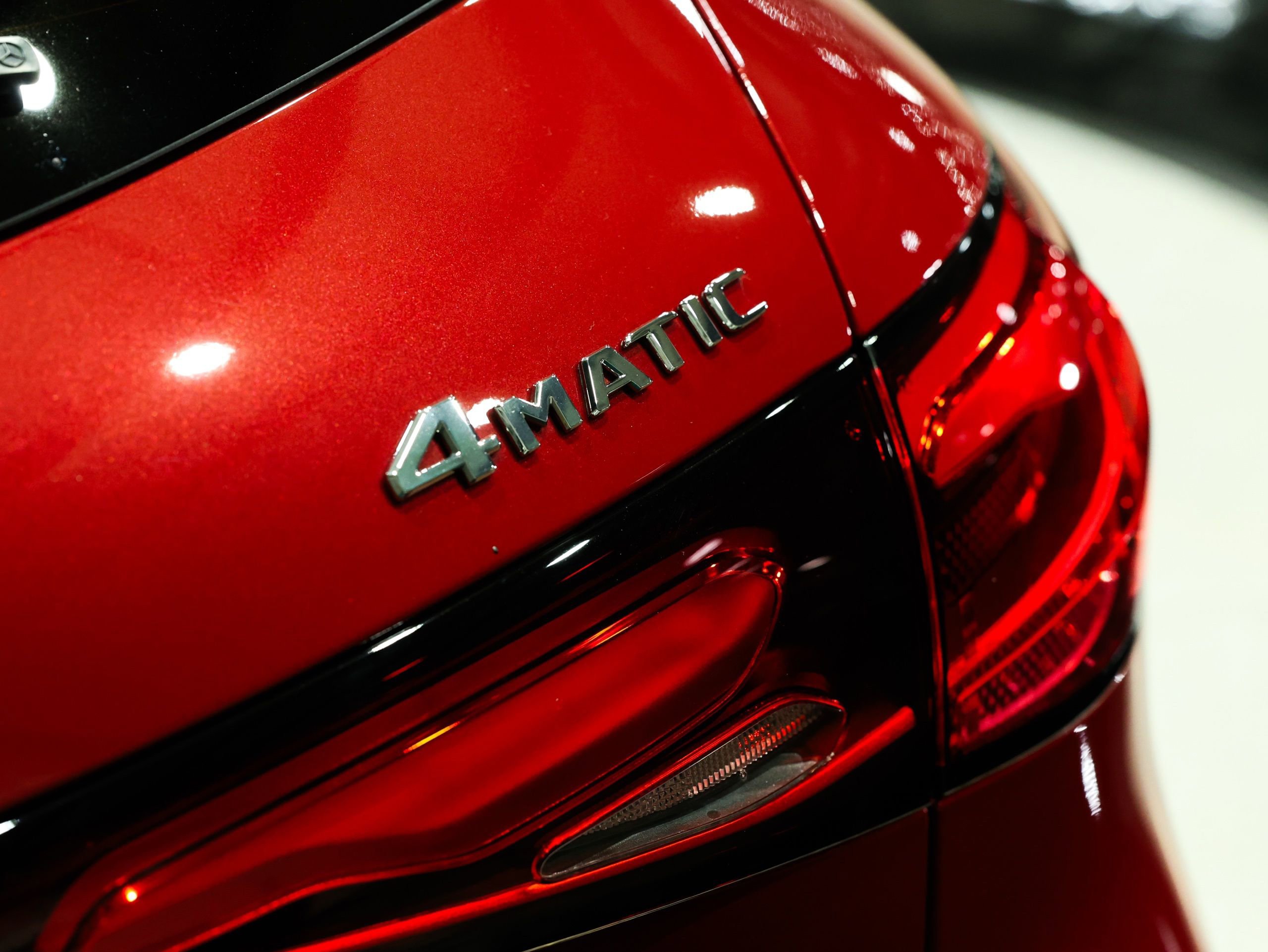 Used 2025 Mercedes-Benz GLC 300 4MATIC image 40