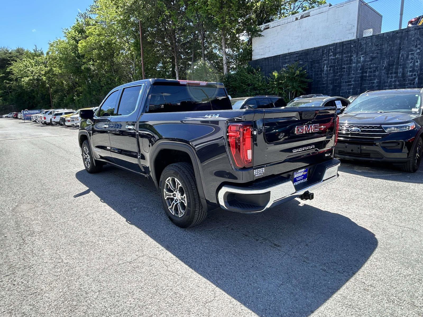 Used 2025 GMC Sierra 1500 SLT AWD/4WD image 5