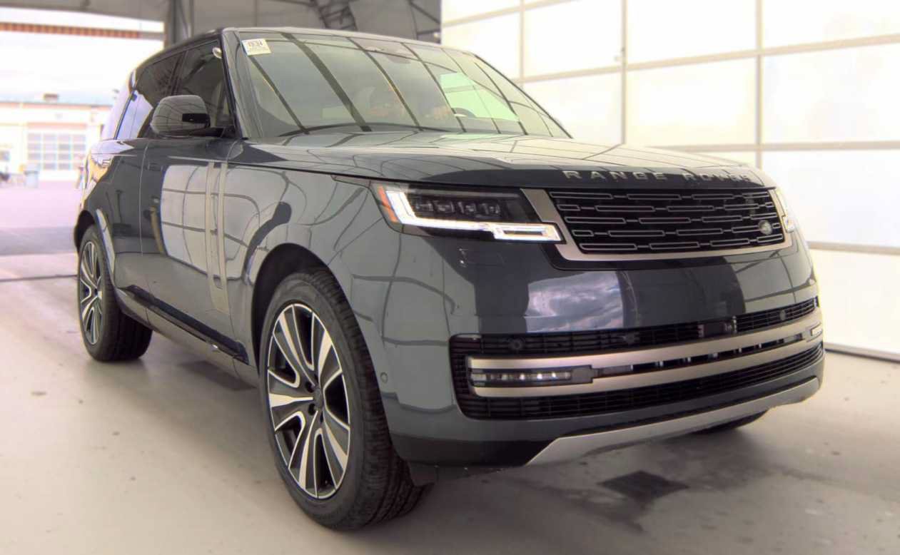 Used 2026 Land Rover Range Rover SE AWD/4WD image 2