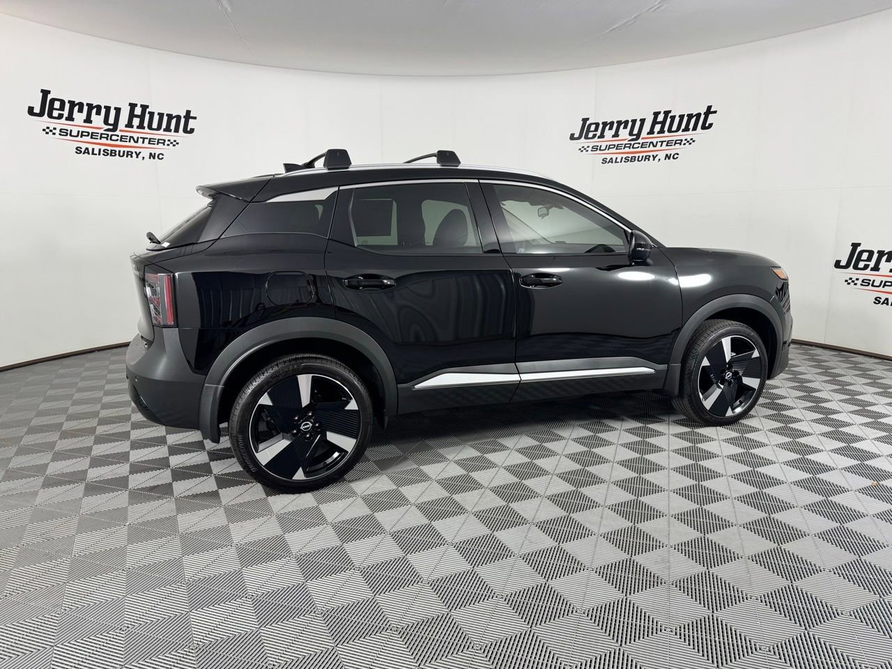 Used 2025 Nissan Kicks SR FWD image 11