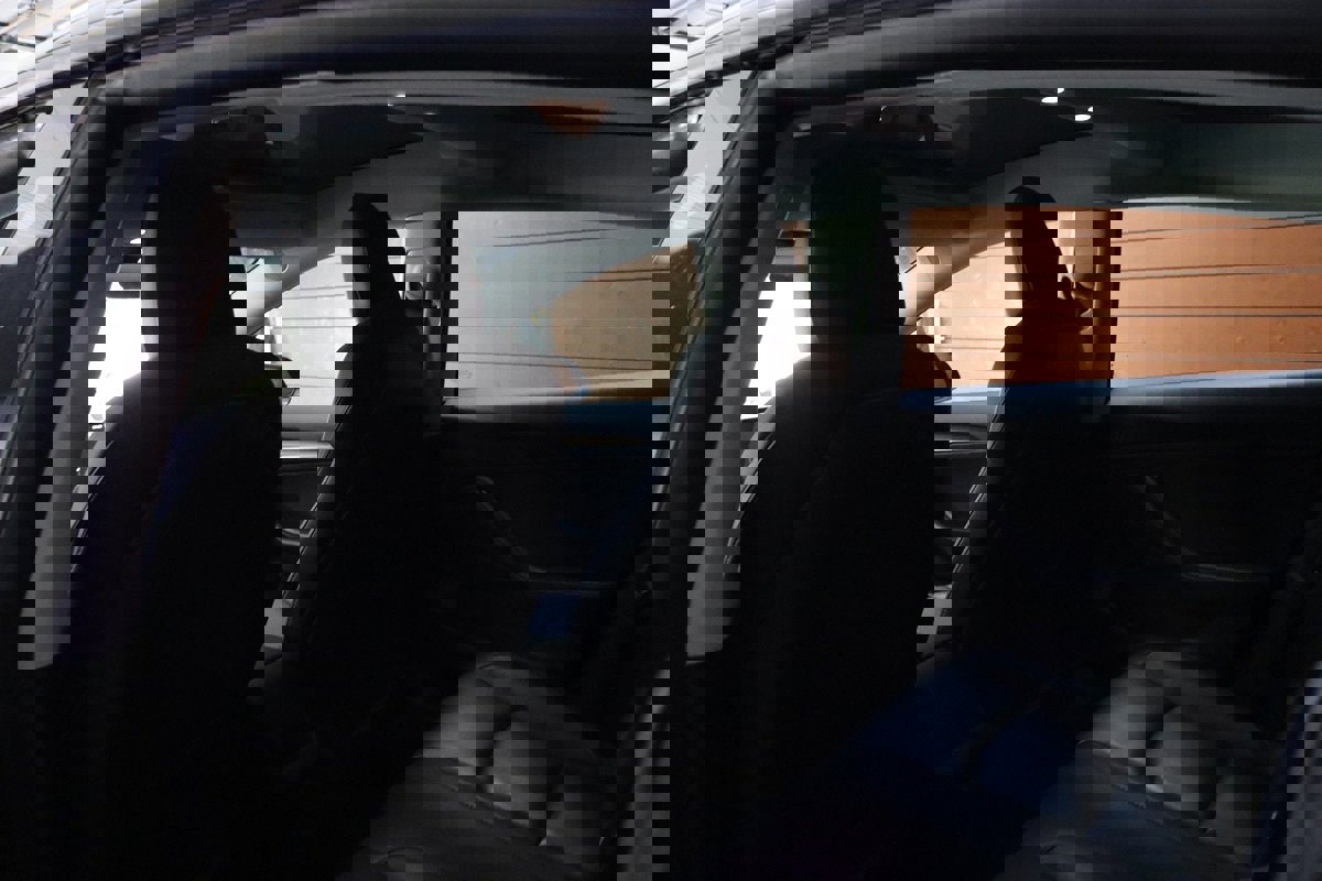 Used 2023 Tesla Model 3 Standard Range image 37