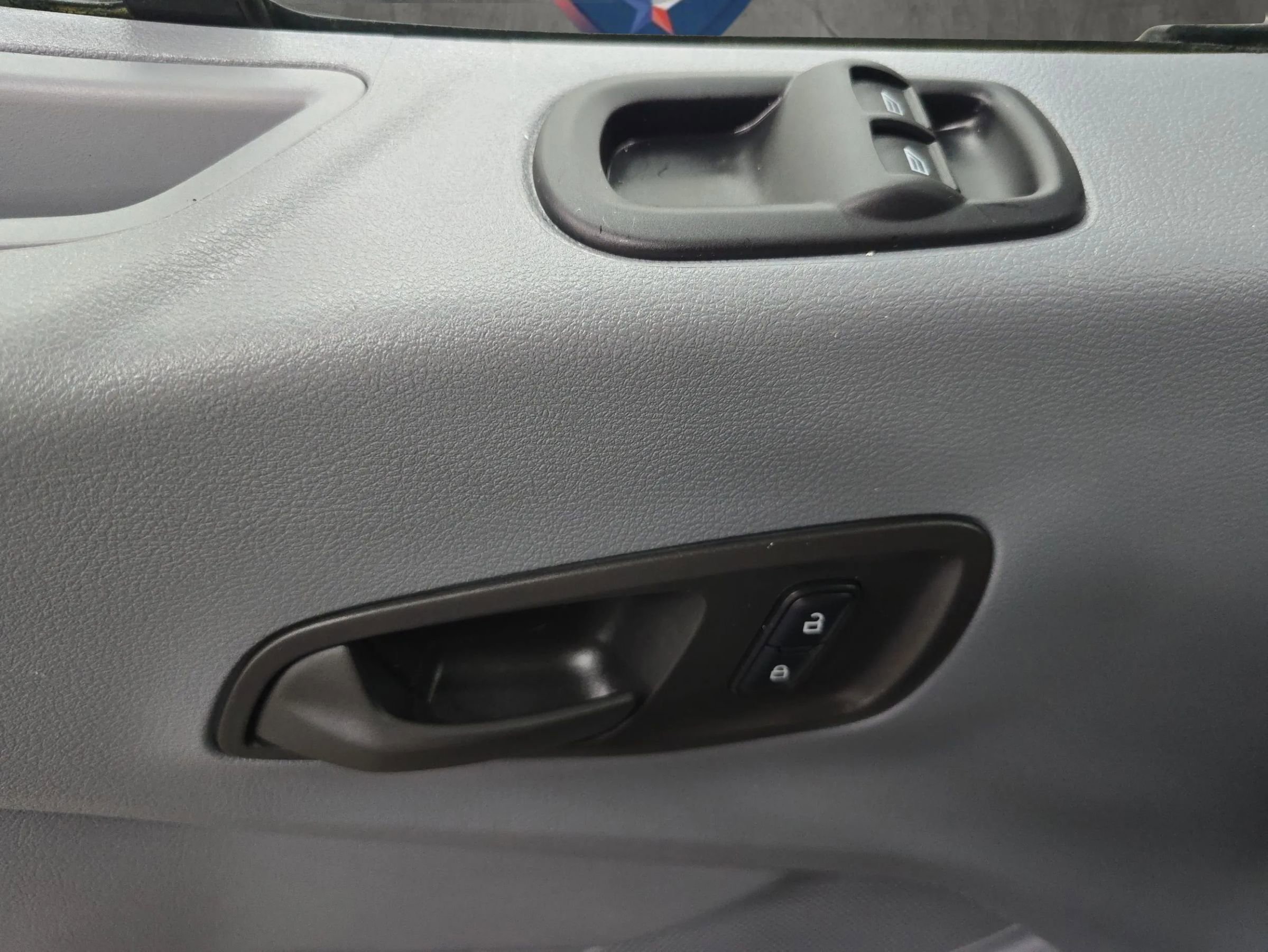 Used 2017 Ford Transit 150 XLT image 25