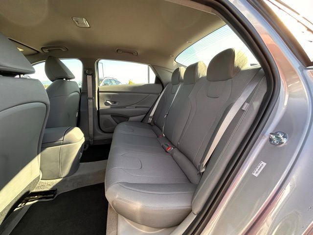 Used 2025 Hyundai Elantra SE FWD image 29