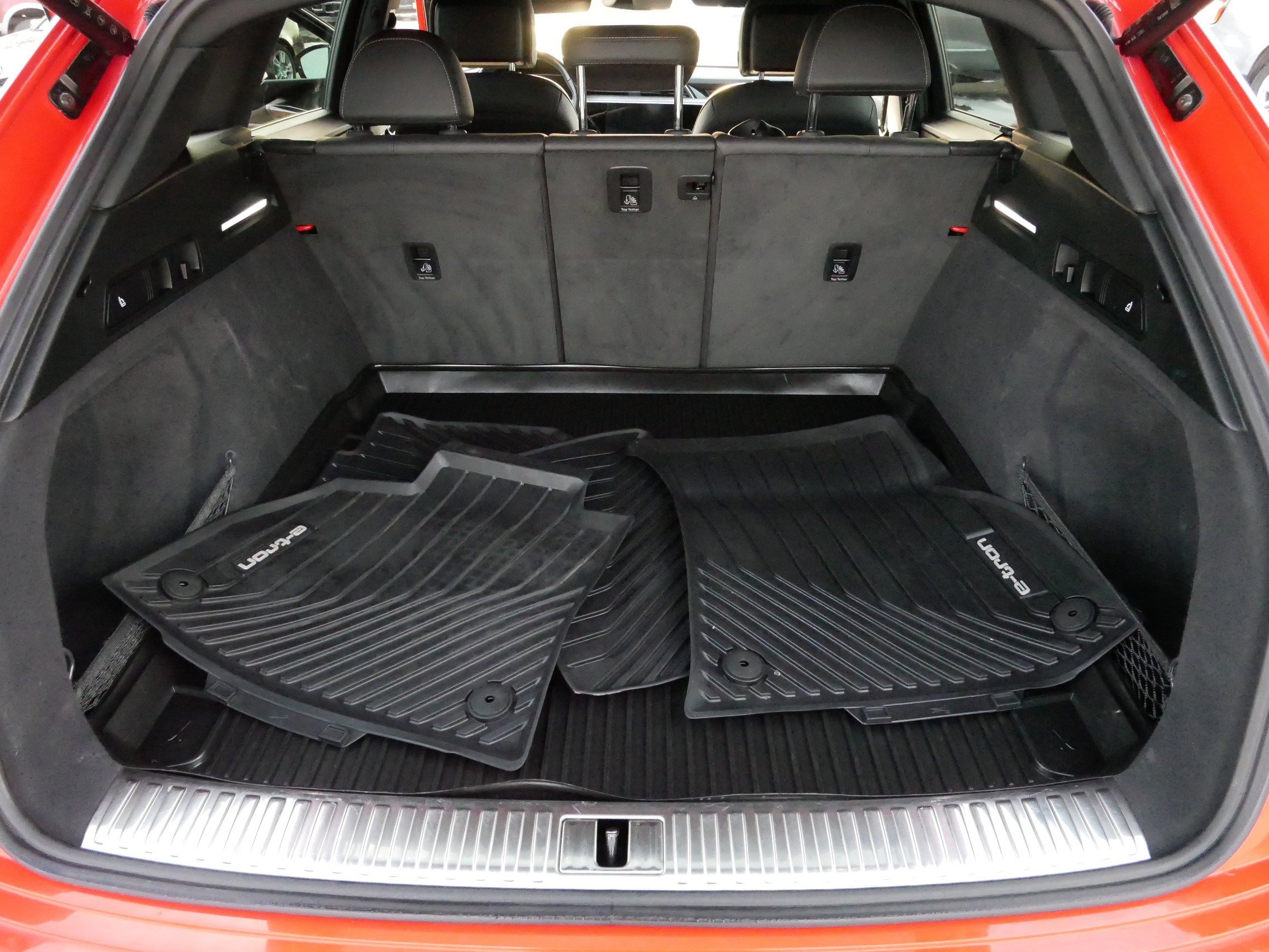 Used 2022 Audi e-tron Premium w/ Convenience Plus Package image 18