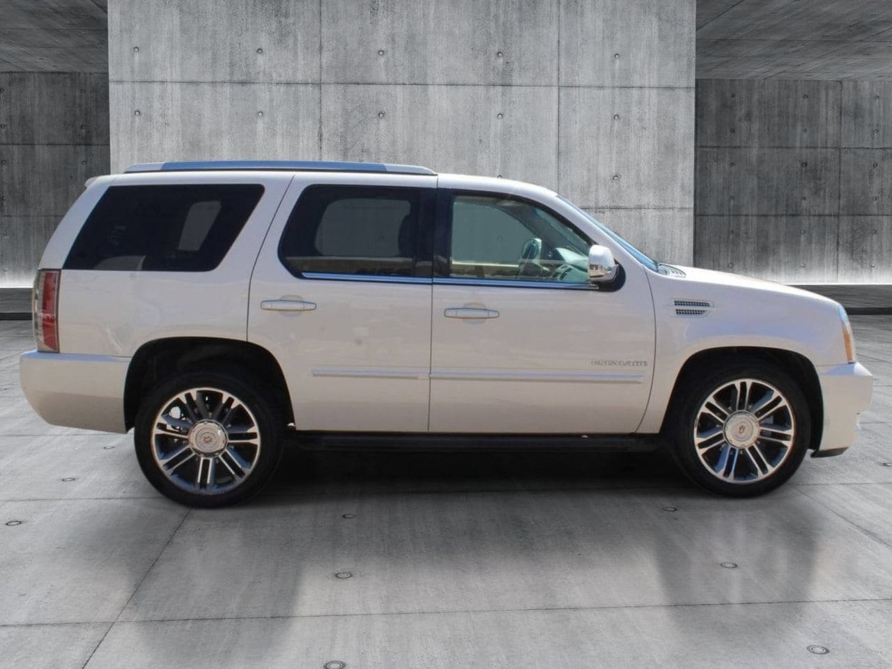 Used 2013 Cadillac Escalade Premium AWD/4WD image 6