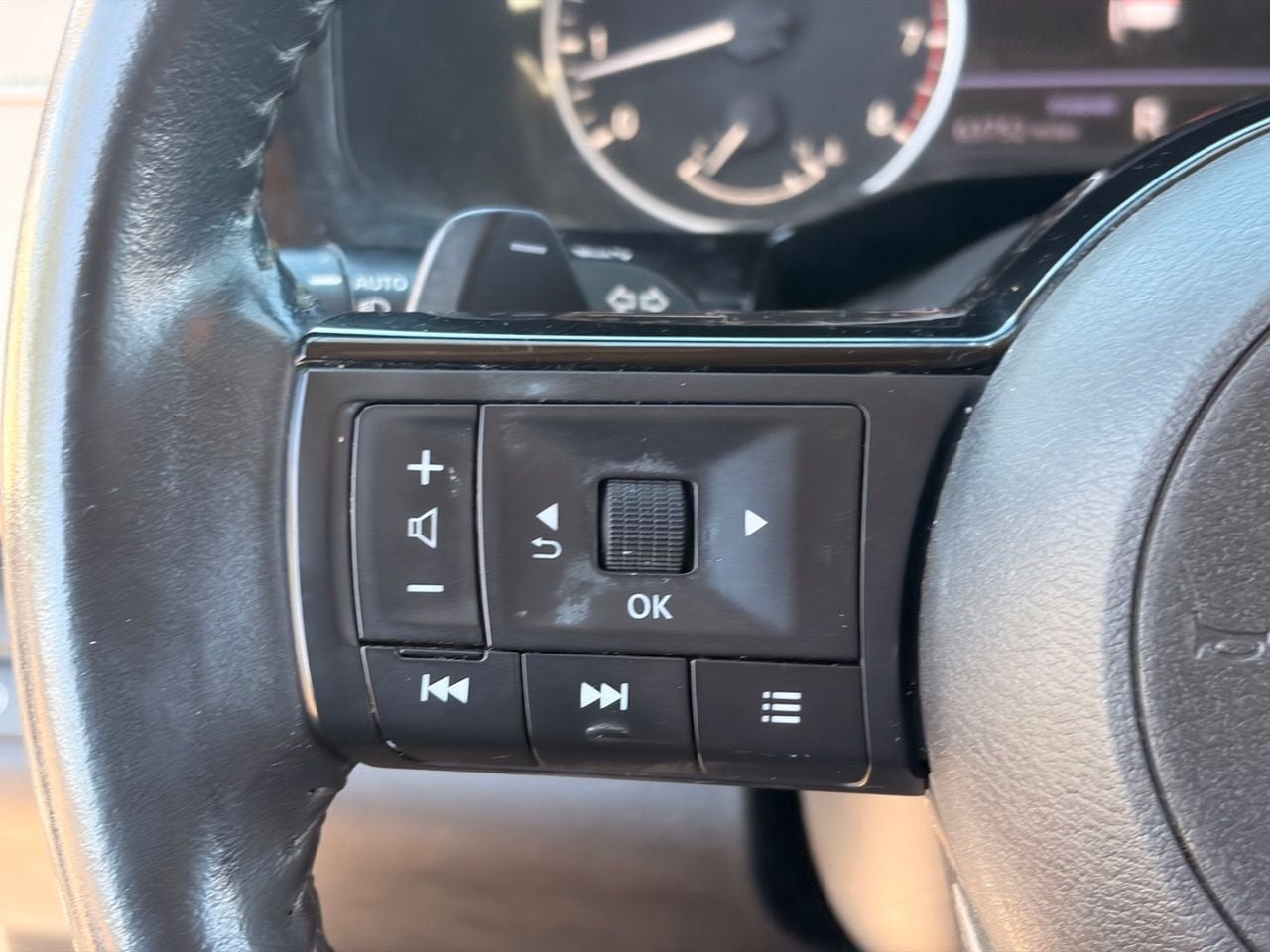 Certified 2022 Nissan Pathfinder SV FWD image 29