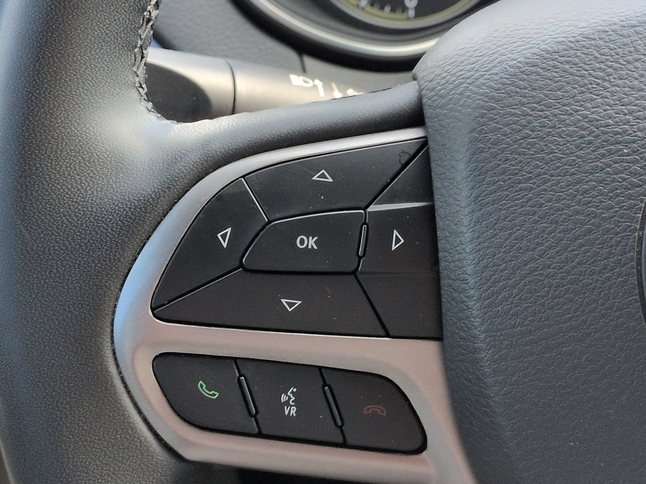 Used 2021 Jeep Cherokee Latitude Lux FWD image 22