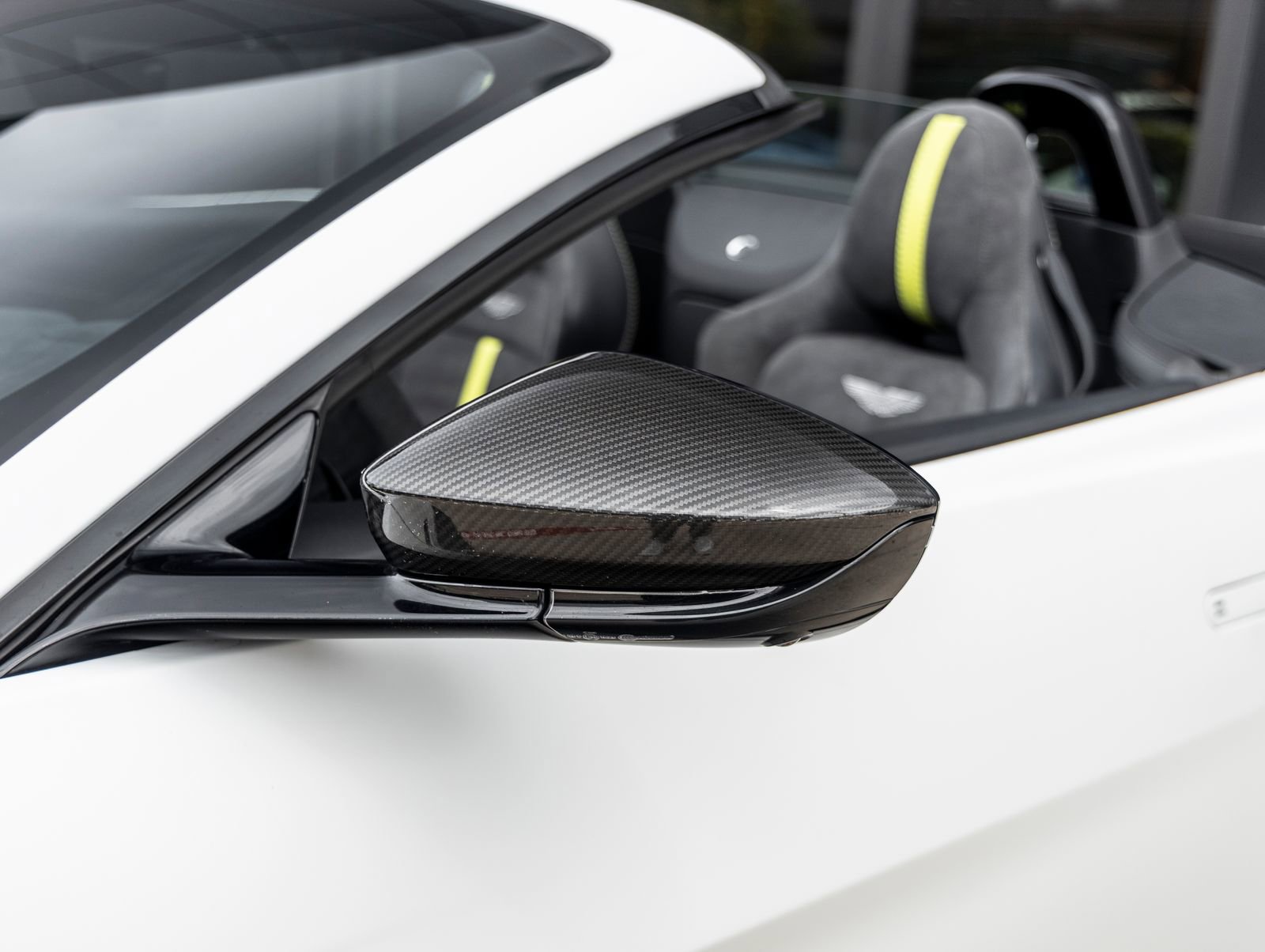 Used 2023 Aston Martin V8 Vantage Roadster RWD image 19