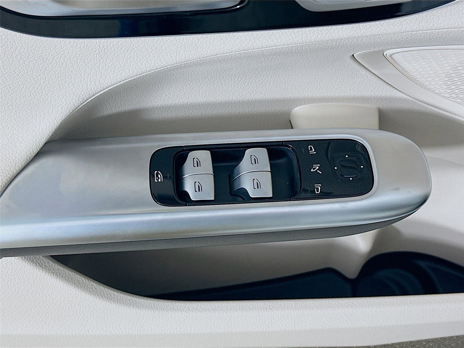 Certified 2026 Mercedes-Benz C 300 4MATIC Sedan image 22
