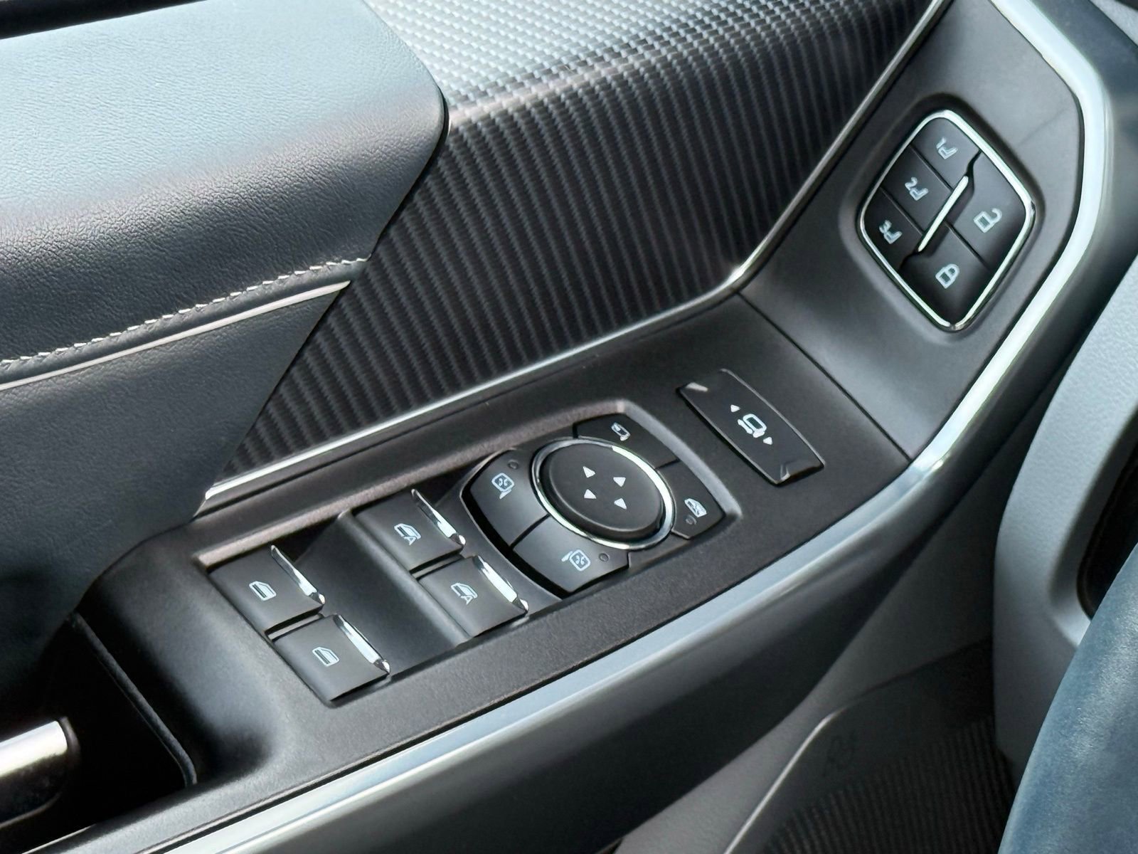 Used 2023 Ford F450 Limited w/ FX4 Off-Road Package image 39