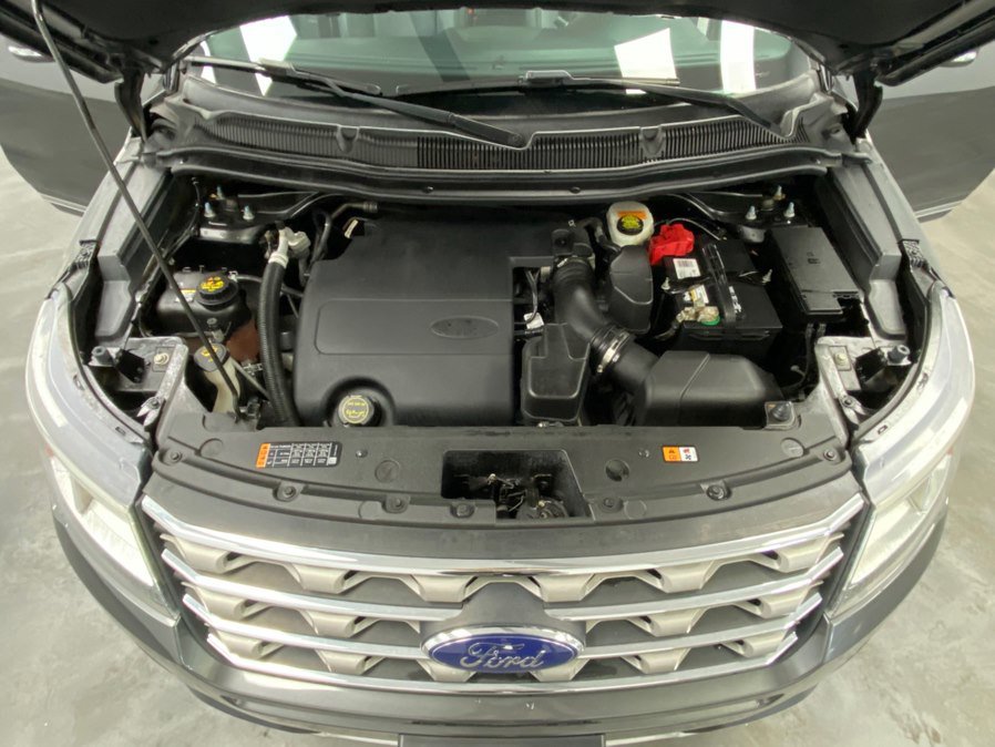 Used 2017 Ford Explorer XLT w/ Equipment Group 202A AWD/4WD image 46