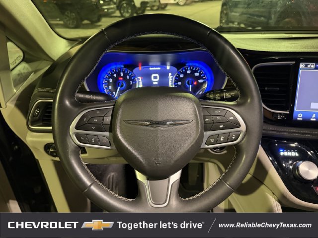 Used 2022 Chrysler Pacifica Limited FWD image 13