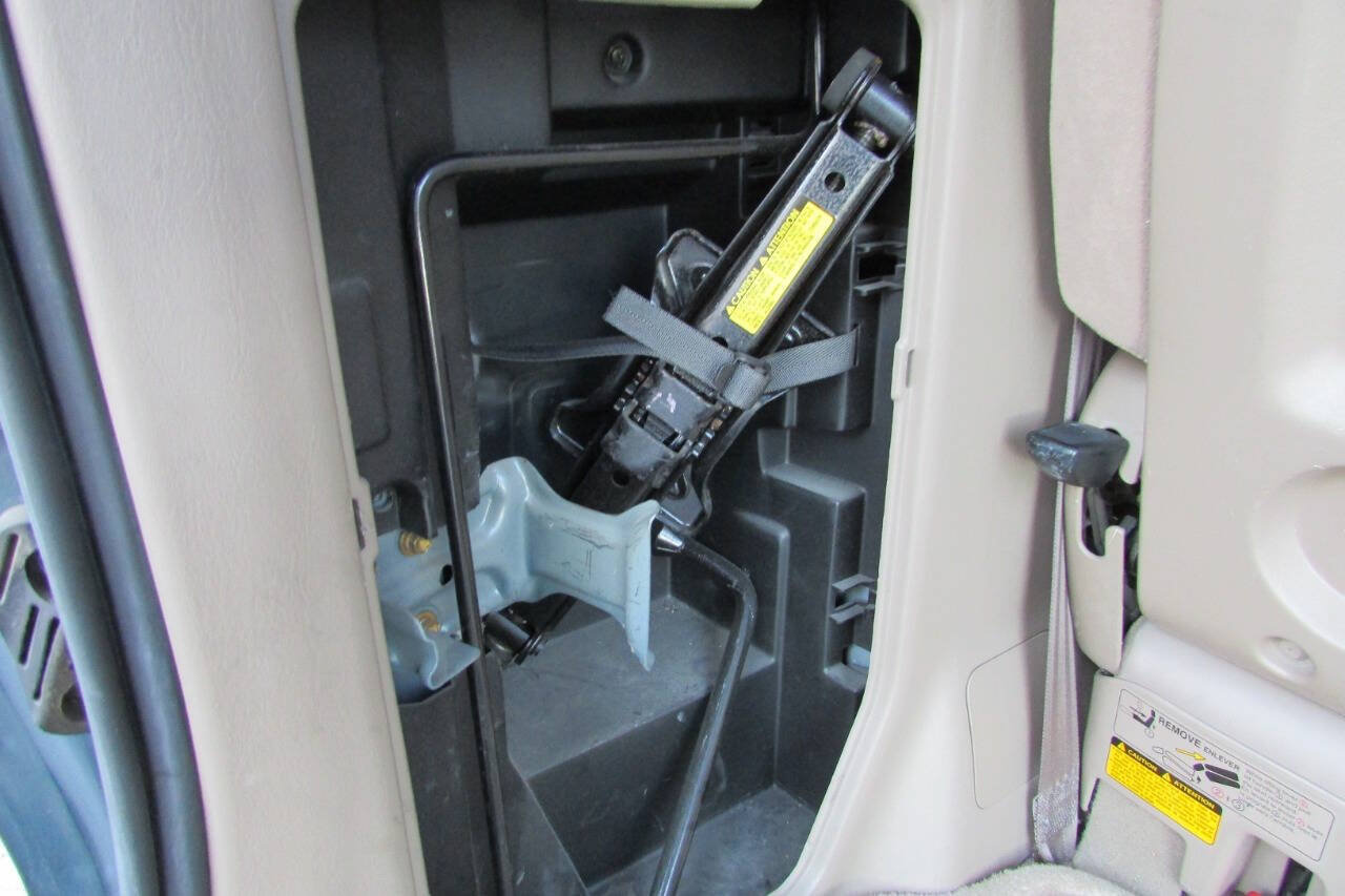 Used 2002 Toyota Sienna CE FWD image 32