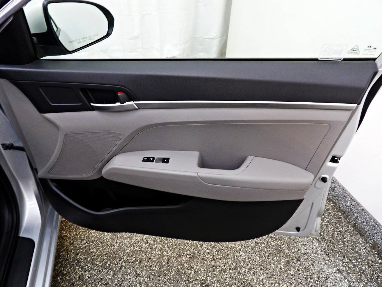 Used 2019 Hyundai Elantra SE FWD image 11