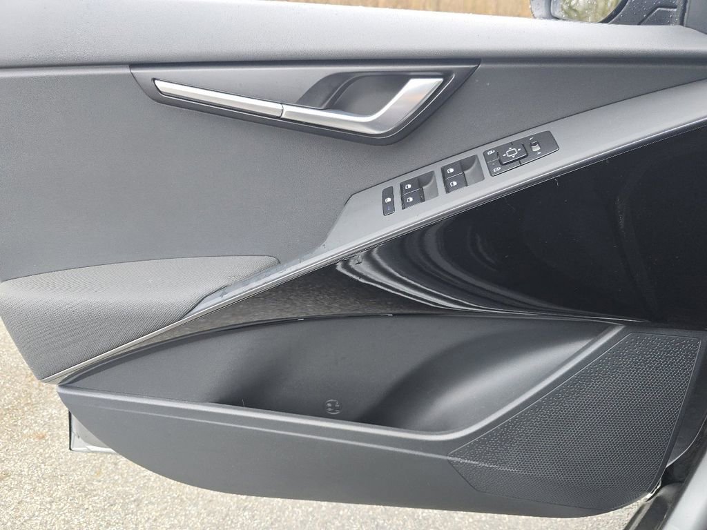 Used 2023 Kia Niro EX image 26