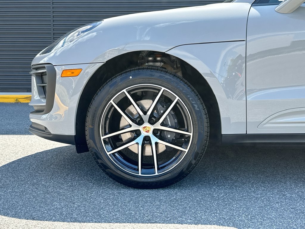 New 2026 Porsche Macan AWD/4WD image 33