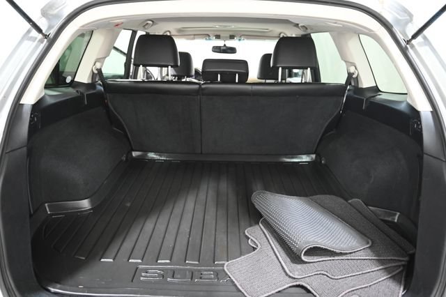 Used 2012 Subaru Outback 2.5i Limited w/ Moonroof Pkg AWD/4WD image 17