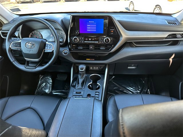 Certified 2025 Toyota Highlander XLE image 19