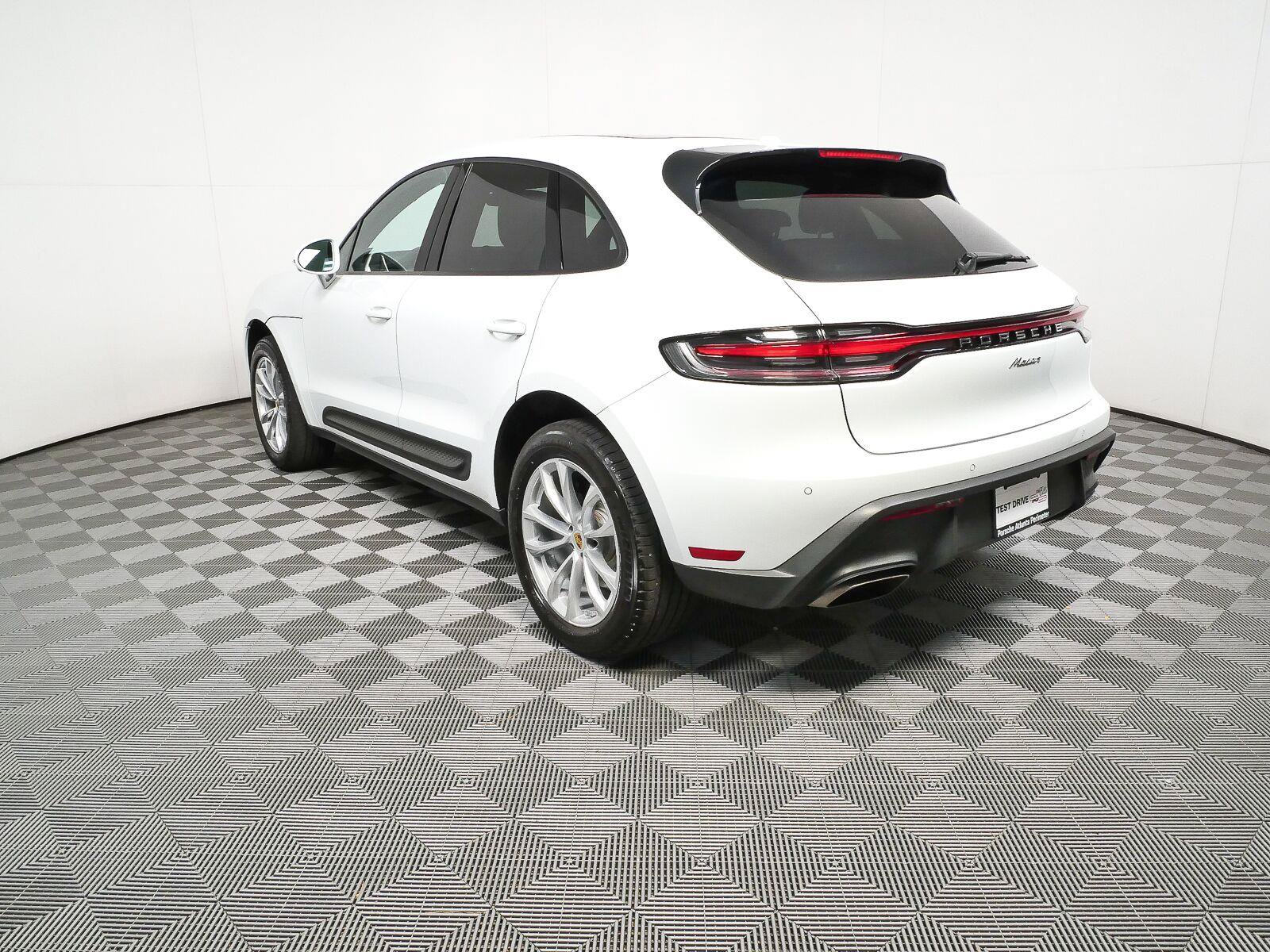 Certified 2025 Porsche Macan Turbo AWD/4WD image 3