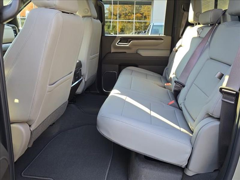 New 2026 GMC Sierra 2500 SLT w/ SLT Premium Package image 5