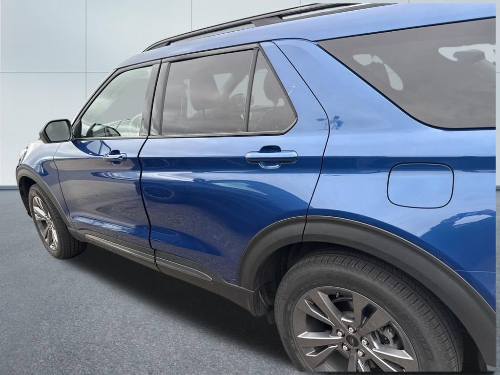 Used 2021 Ford Explorer XLT w/ Equipment Group 202A AWD/4WD image 5