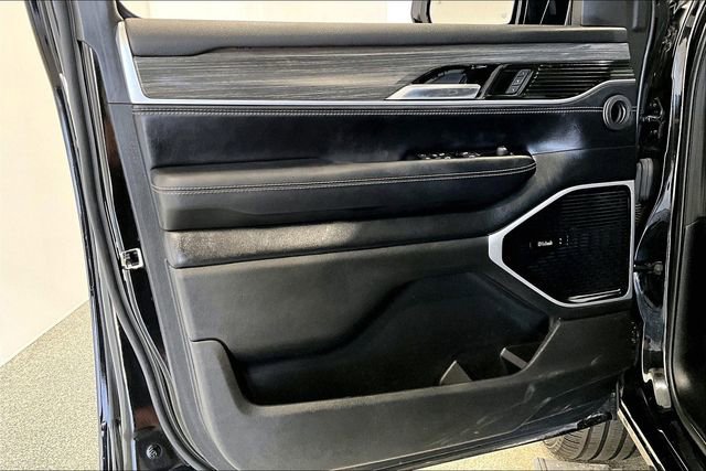 Used 2023 Jeep Wagoneer Series III w/ Premium Group I image 21