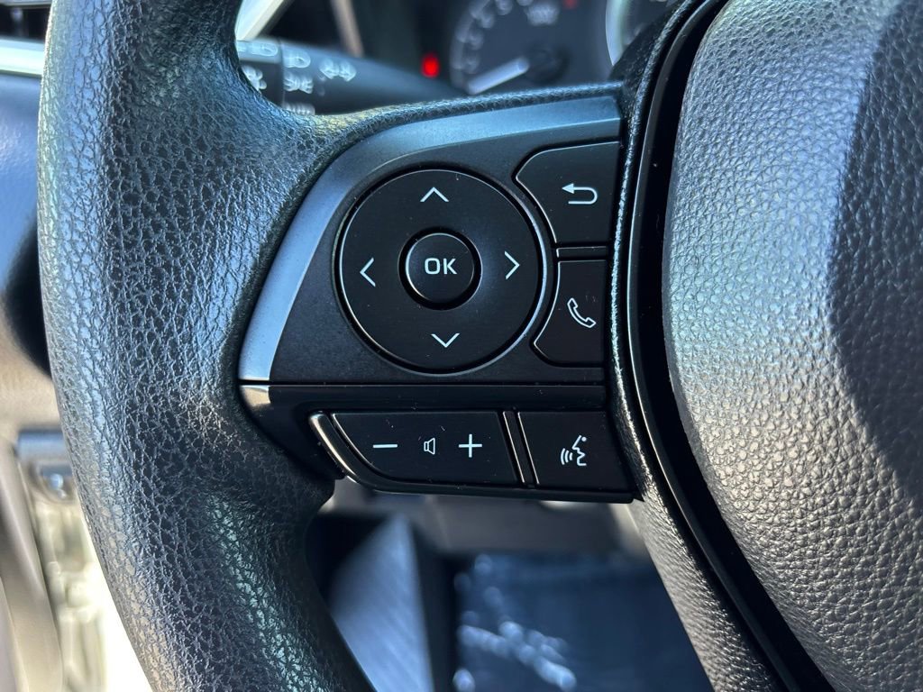 Used 2020 Toyota Corolla LE image 18