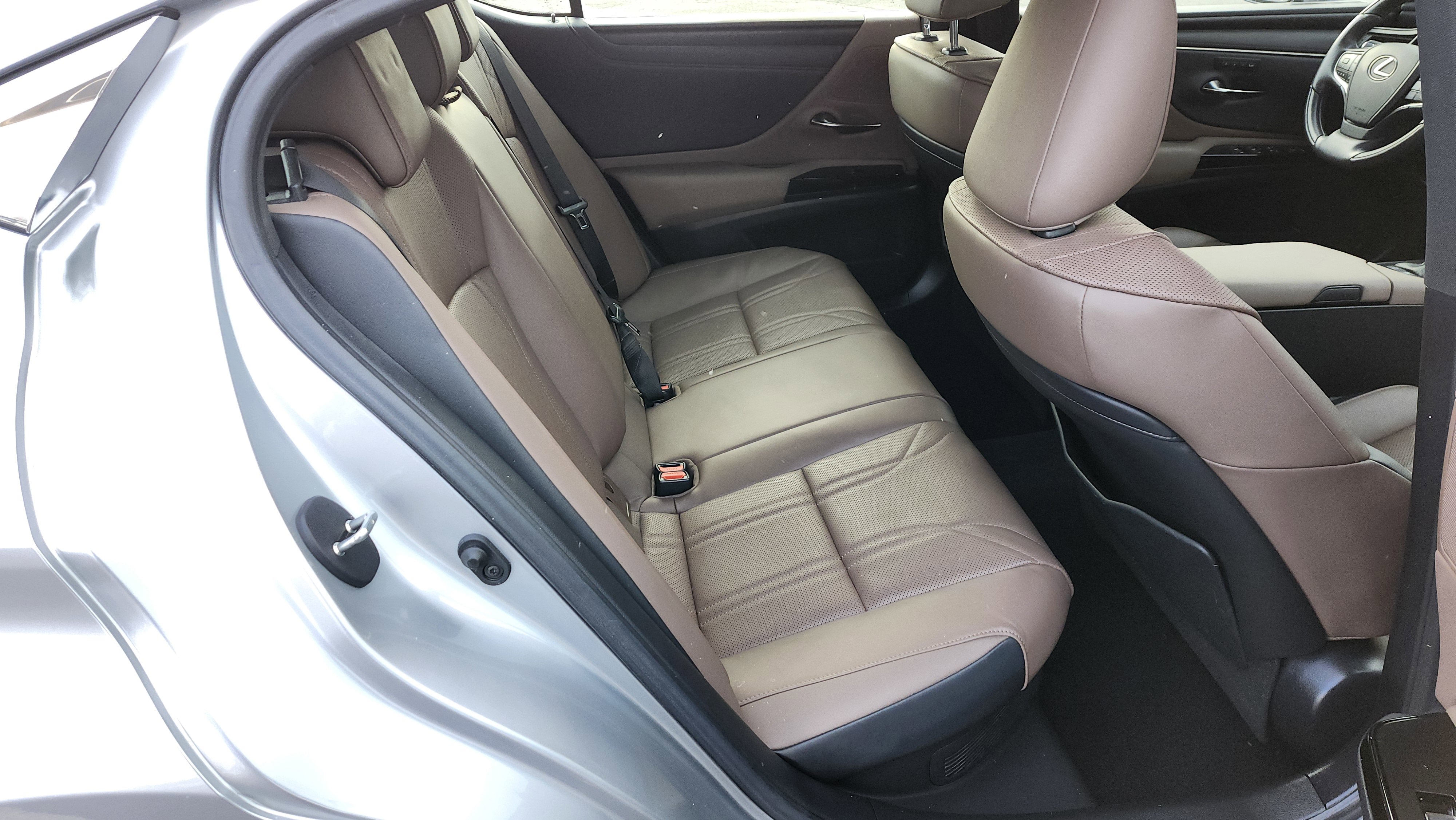 Used 2023 Lexus ES 300h w/ Luxury Package image 23