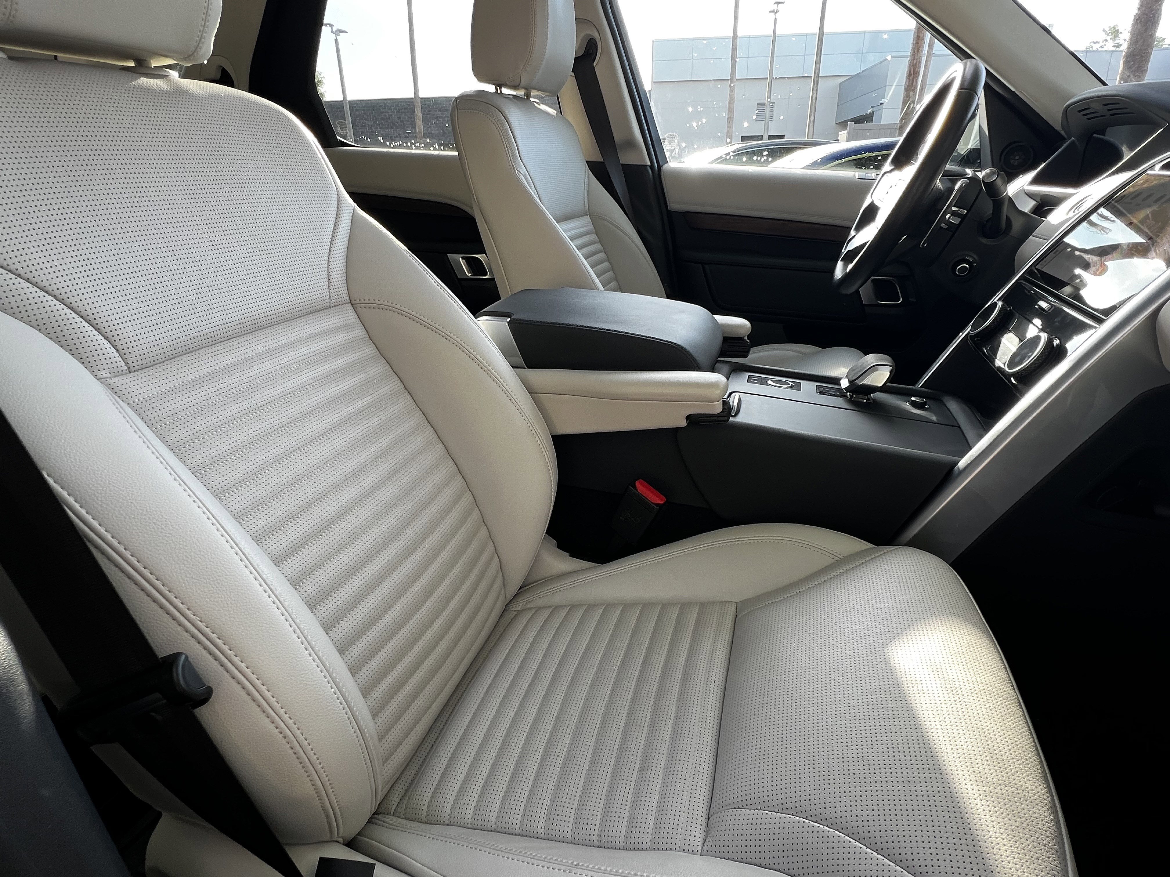 Used 2023 Land Rover Discovery S image 46