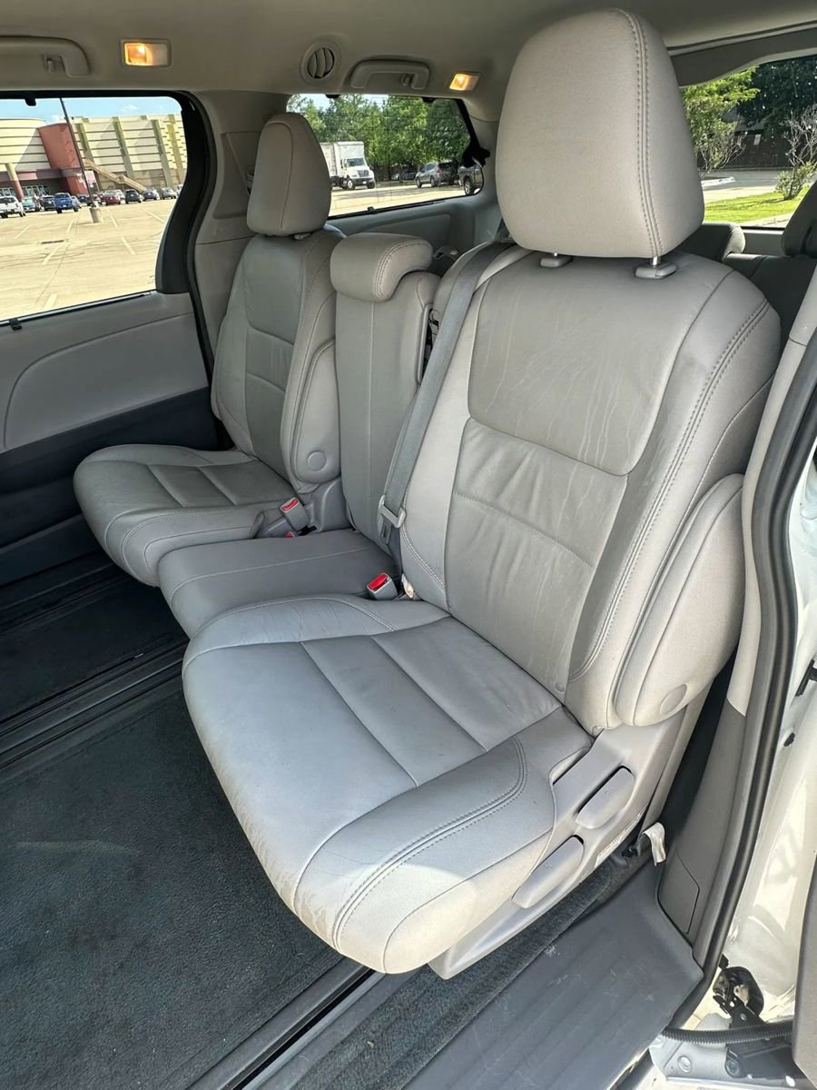 Used 2015 Toyota Sienna XLE w/ XLE Navigation Package FWD image 7