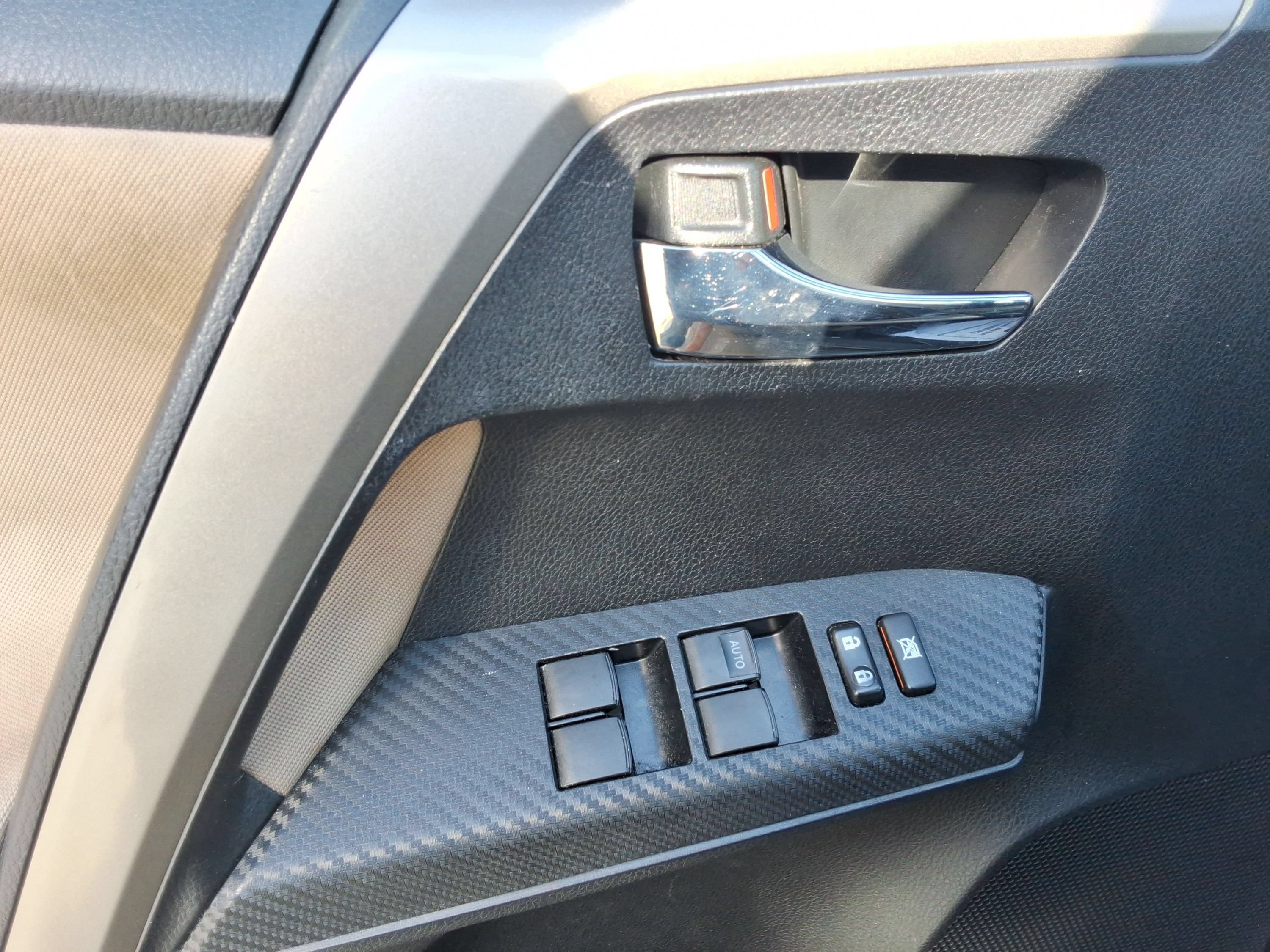 Used 2015 Toyota RAV4 XLE AWD/4WD image 21