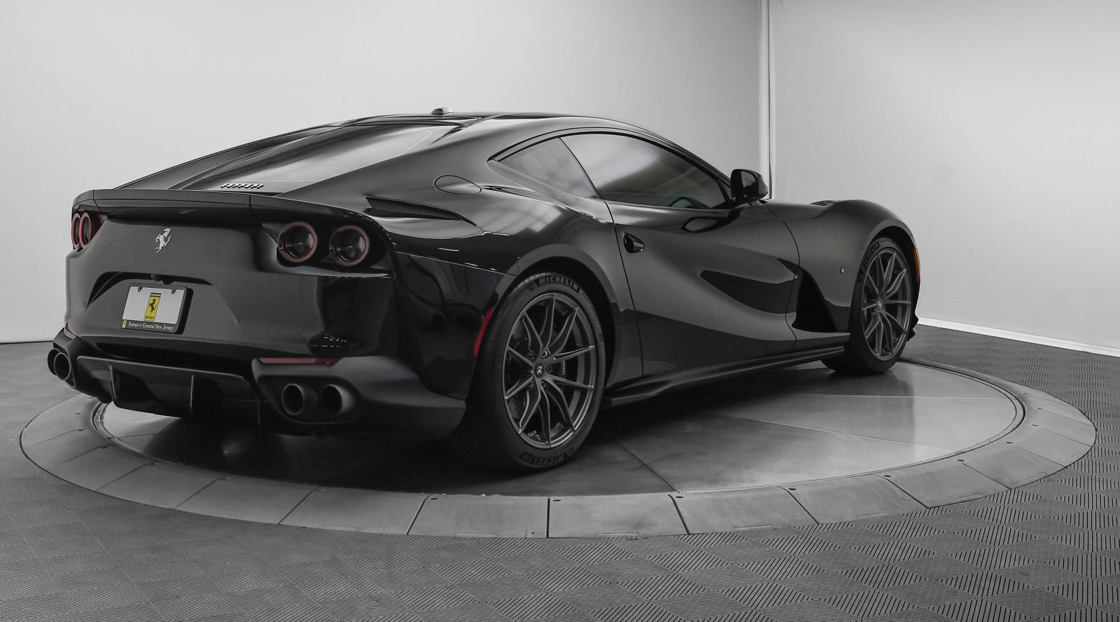 Used 2018 Ferrari 812 Superfast RWD image 7