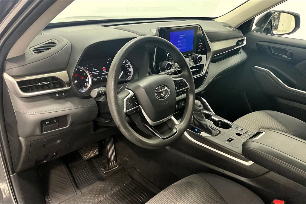 Used 2023 Toyota Highlander L image 16