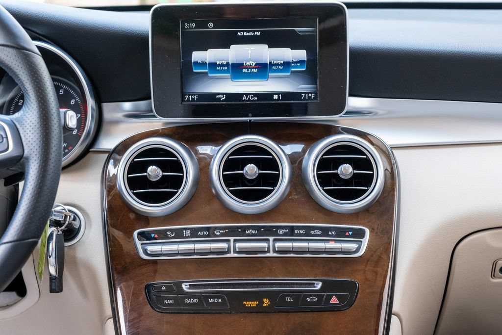 Used 2019 Mercedes-Benz GLC 300 4MATIC image 18