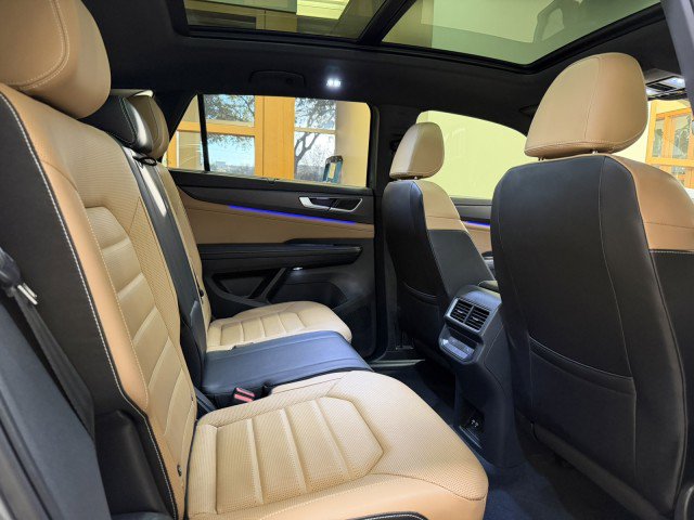 Used 2024 Volkswagen Atlas Cross Sport SEL R-Line image 18