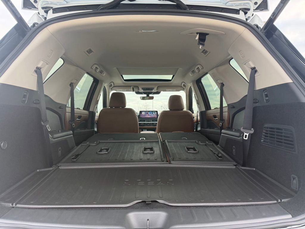 New 2026 Nissan Pathfinder SL image 12