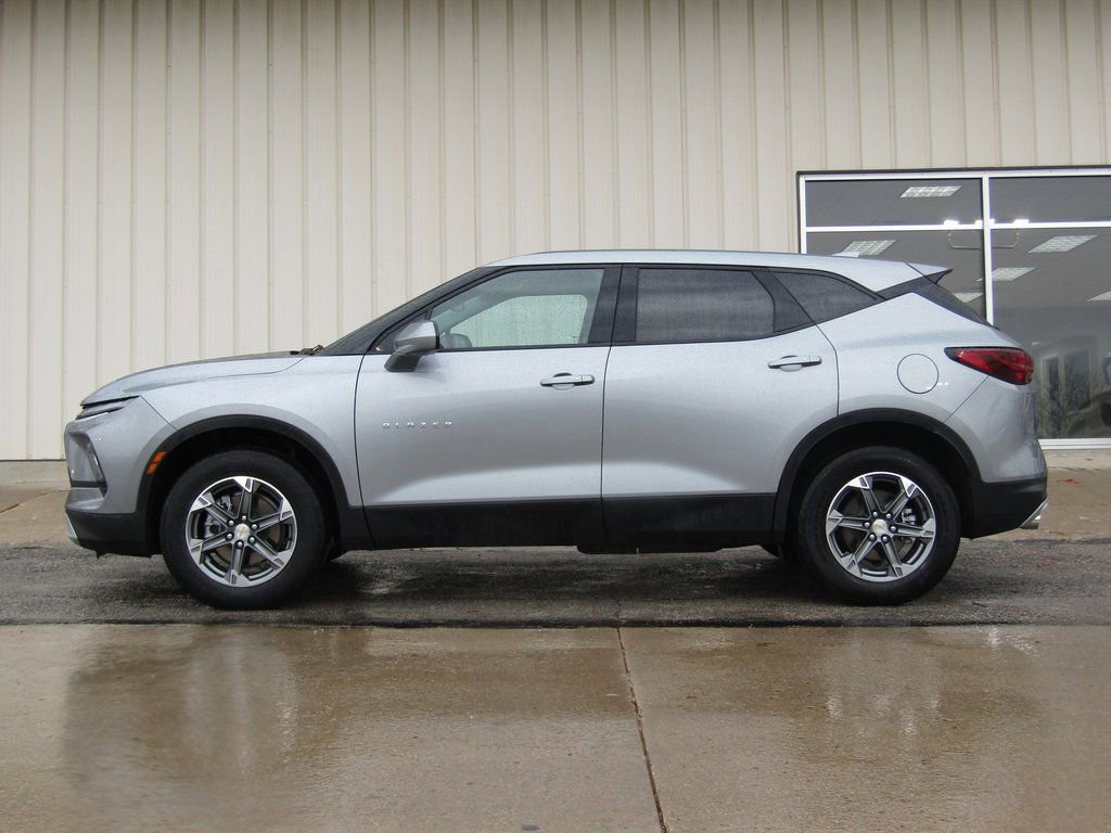 Used 2025 Chevrolet Blazer LT image 11