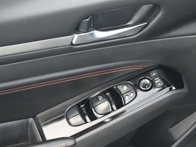 Used 2023 Nissan Altima 2.5 SR image 14