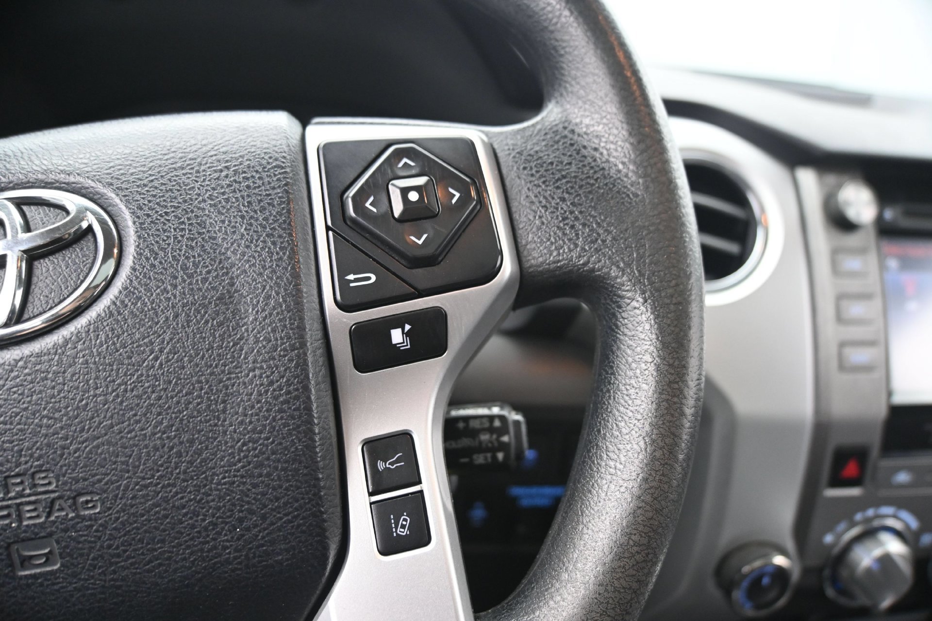 Used 2018 Toyota Tundra SR5 AWD/4WD image 23