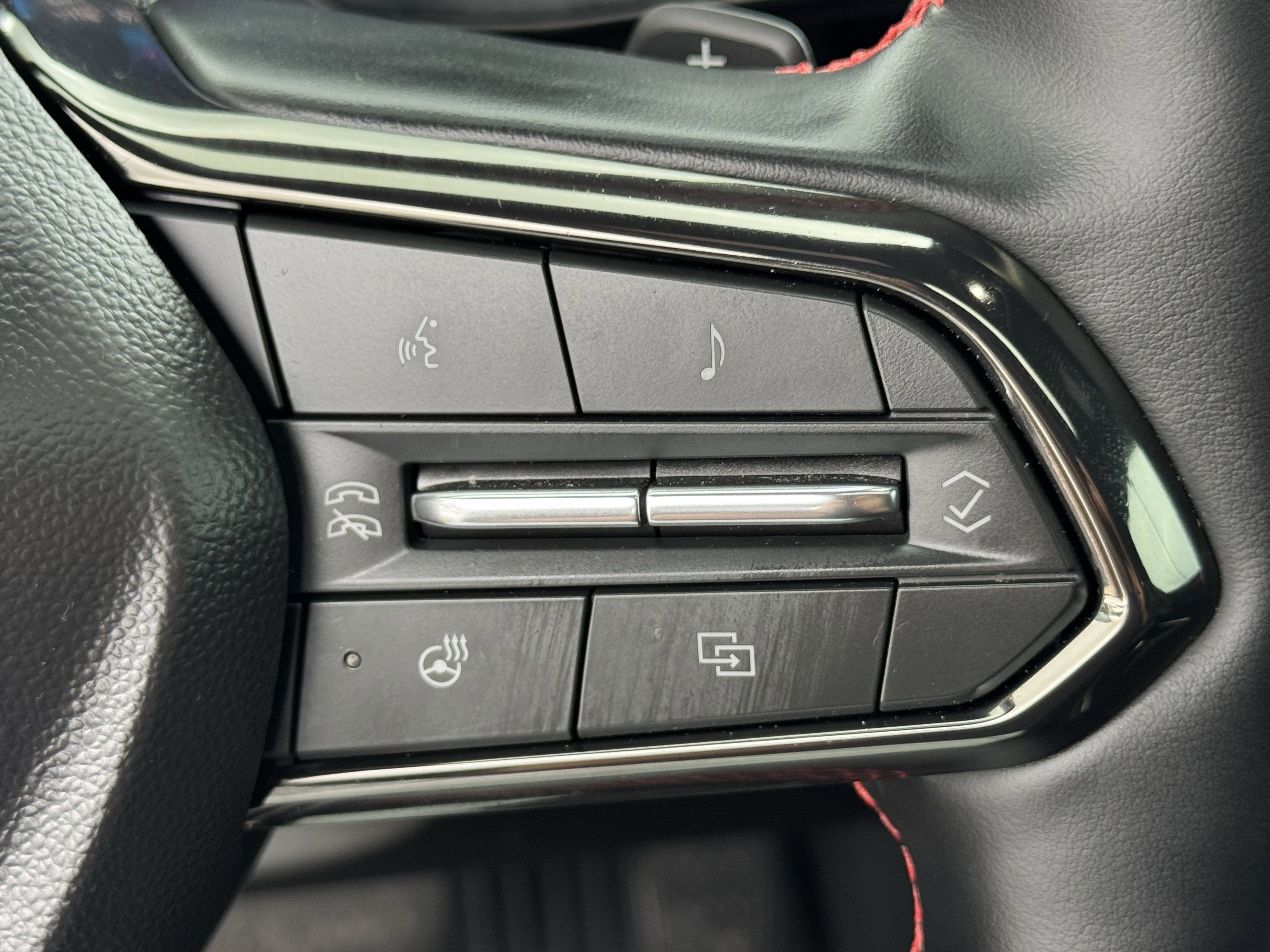 Used 2024 Chevrolet Traverse RS AWD/4WD image 23