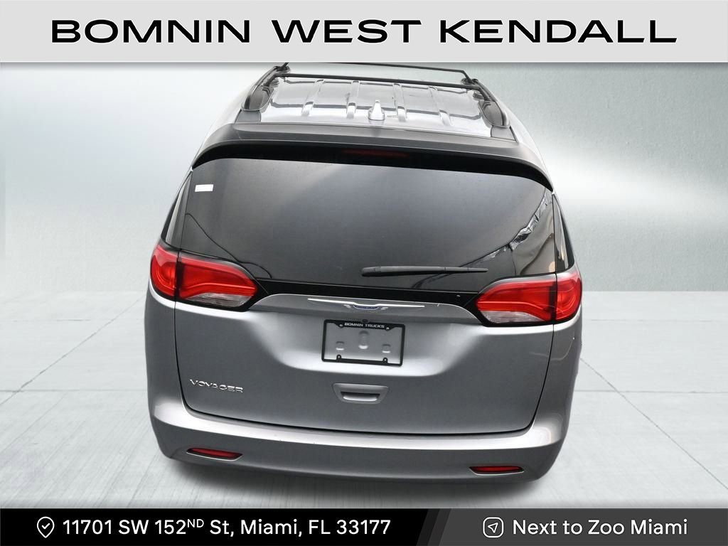 Used 2020 Chrysler Voyager Lxi image 15