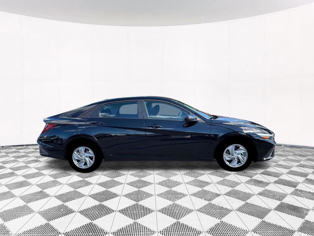 New 2026 Hyundai Elantra SE image 14