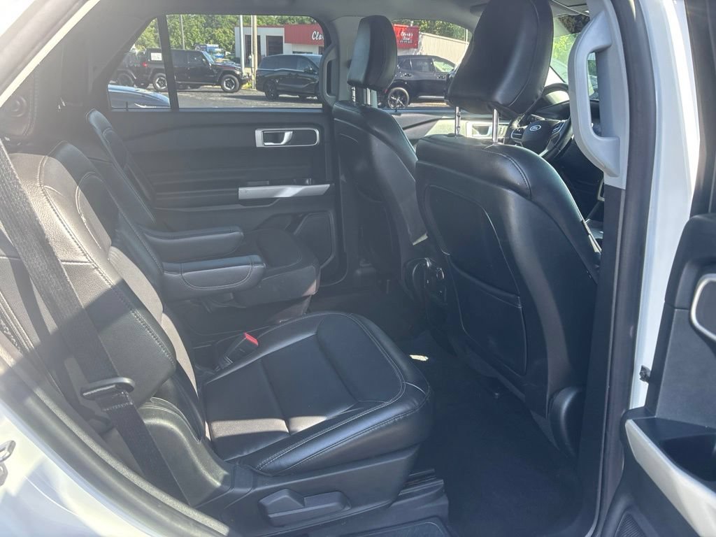 Used 2020 Ford Explorer XLT w/ Equipment Group 202A AWD/4WD image 9