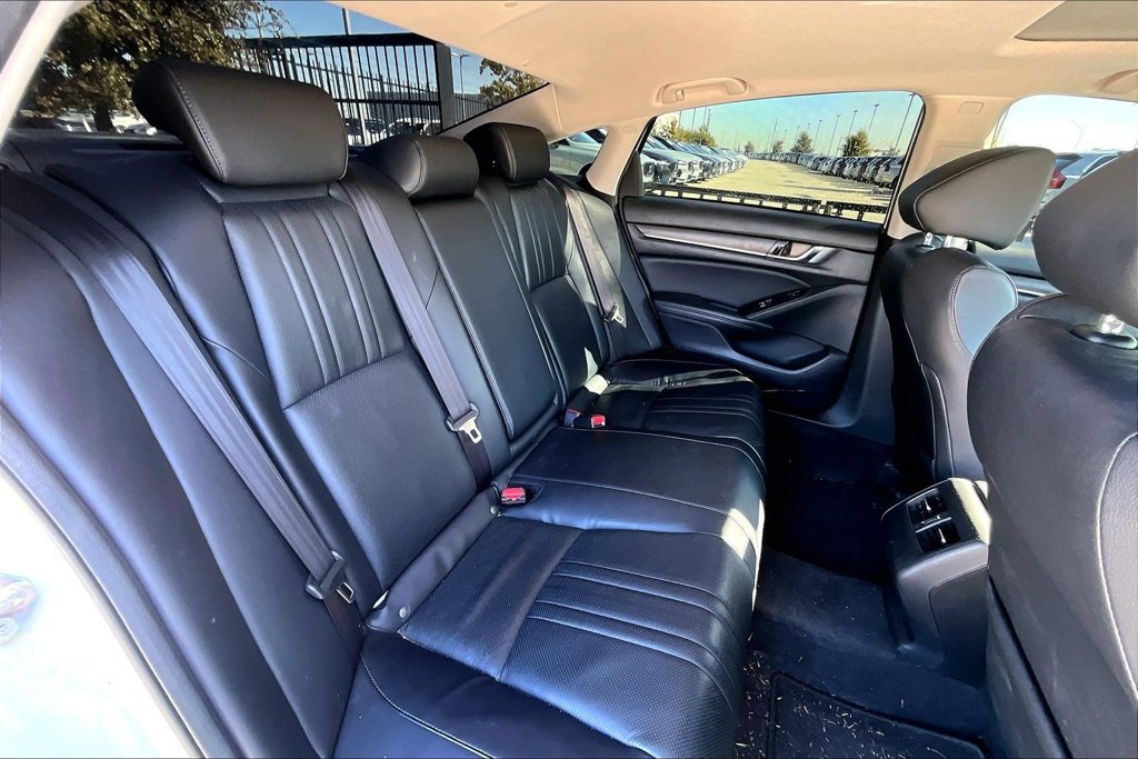 Used 2018 Honda Accord Touring image 32