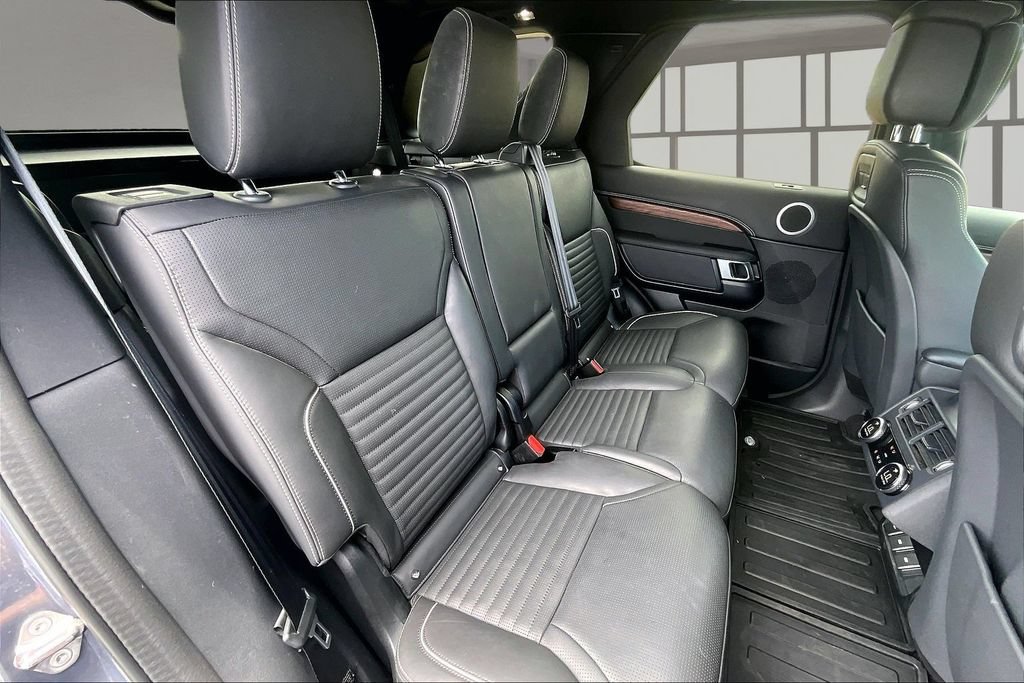Used 2024 Land Rover Discovery Dynamic SE AWD/4WD image 27